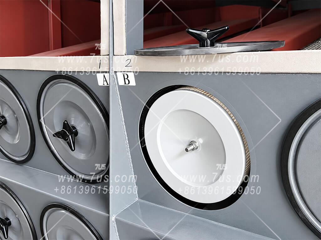 Integrated cabinet with a visible divider or reinforcement strip