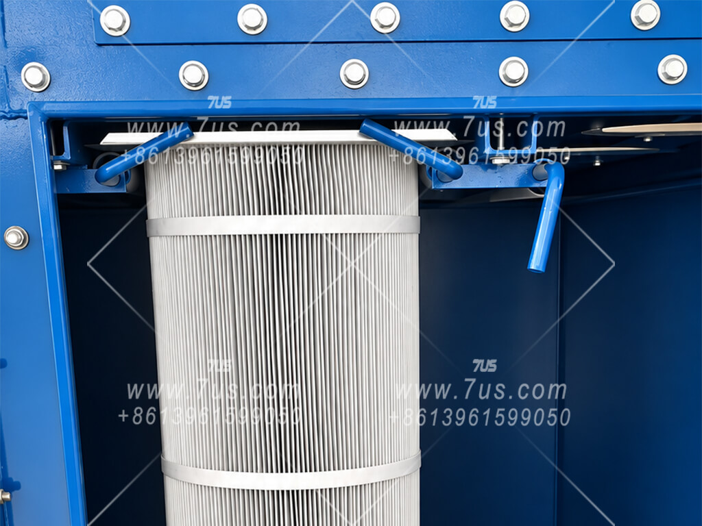 Eccentric cam clamping mechanism for a DHC vertical filter cartridge