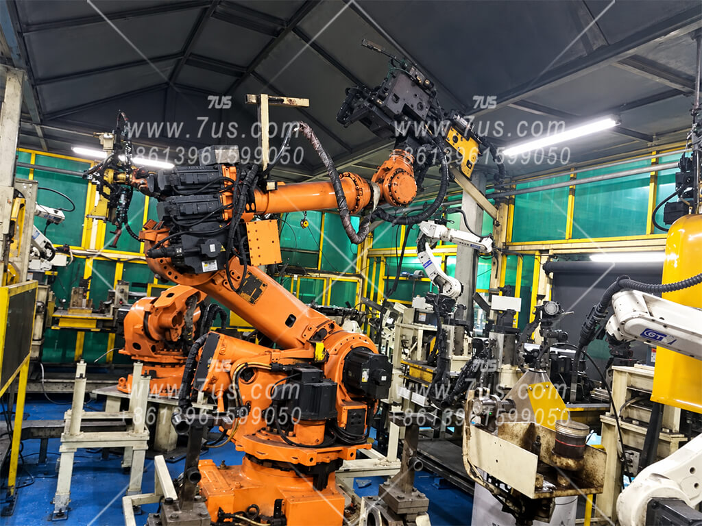 Robotic welding enclosure with an overhead fume extraction hood