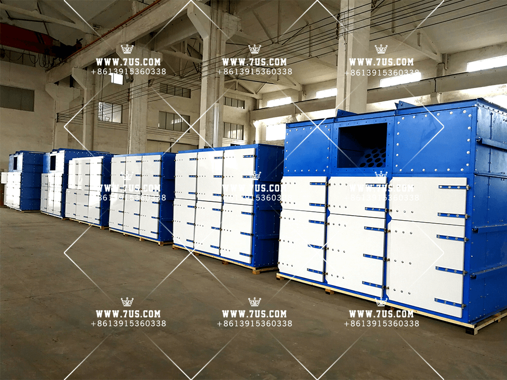Flag bag dust collector